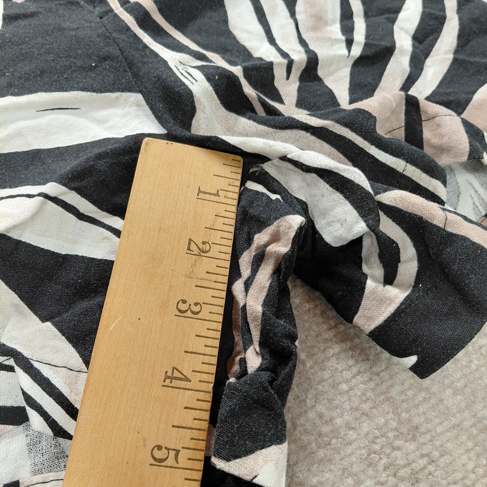 Time and Tru Womens MEDIUM Linen Hawaiian Floral Black Tan Shorts 4.5" Inseam - Picture 6 of 10